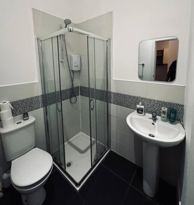 5 Star Luxury Studio Apartment, Big Smart Tv, Wifi, Liverpool City Centre, Easy Access Lock Box Entry! Luaran gambar