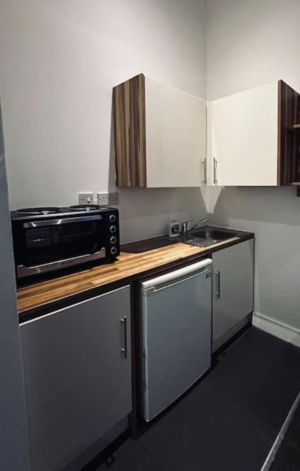 5 Star Luxury Studio Apartment, Big Smart Tv, Wifi, Liverpool City Centre, Easy Access Lock Box Entry! Luaran gambar