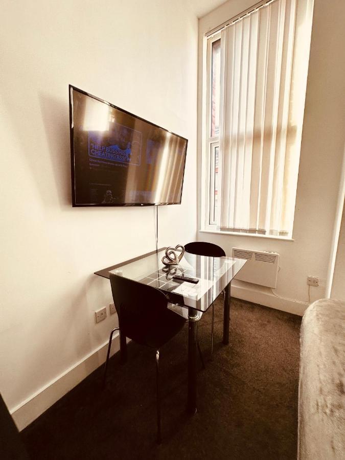 5 Star Luxury Studio Apartment, Big Smart Tv, Wifi, Liverpool City Centre, Easy Access Lock Box Entry! Luaran gambar